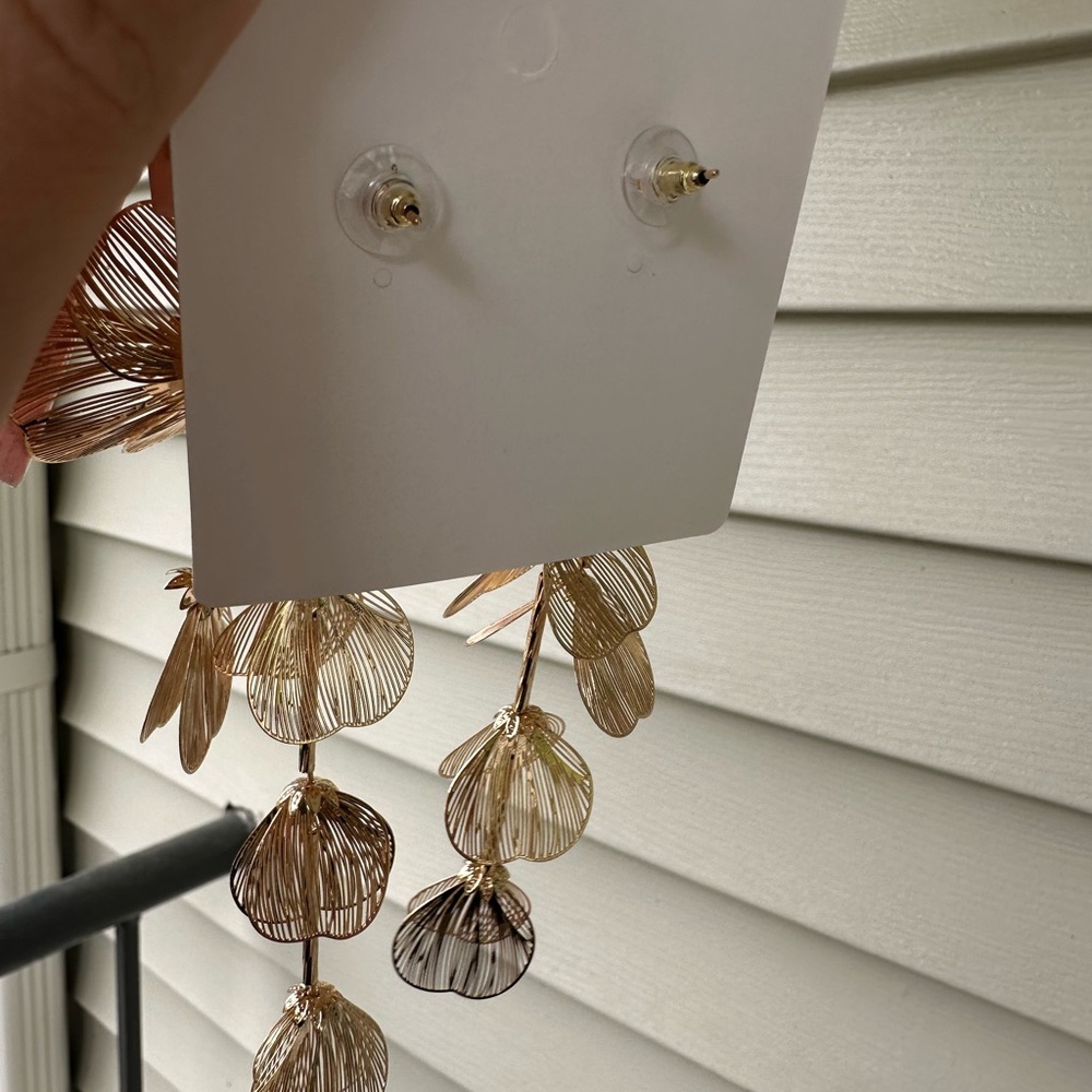 Zara Kate Middleton Gold cascading Floral Drop Earrings - Picture 7 of 8